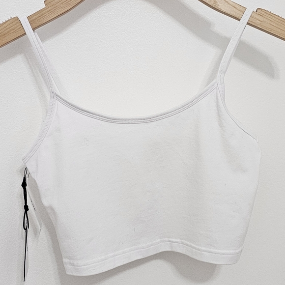 🇨🇦 Aritzia TNA Chill Karelis White Cropped Cami Top - Picture 7 of 16